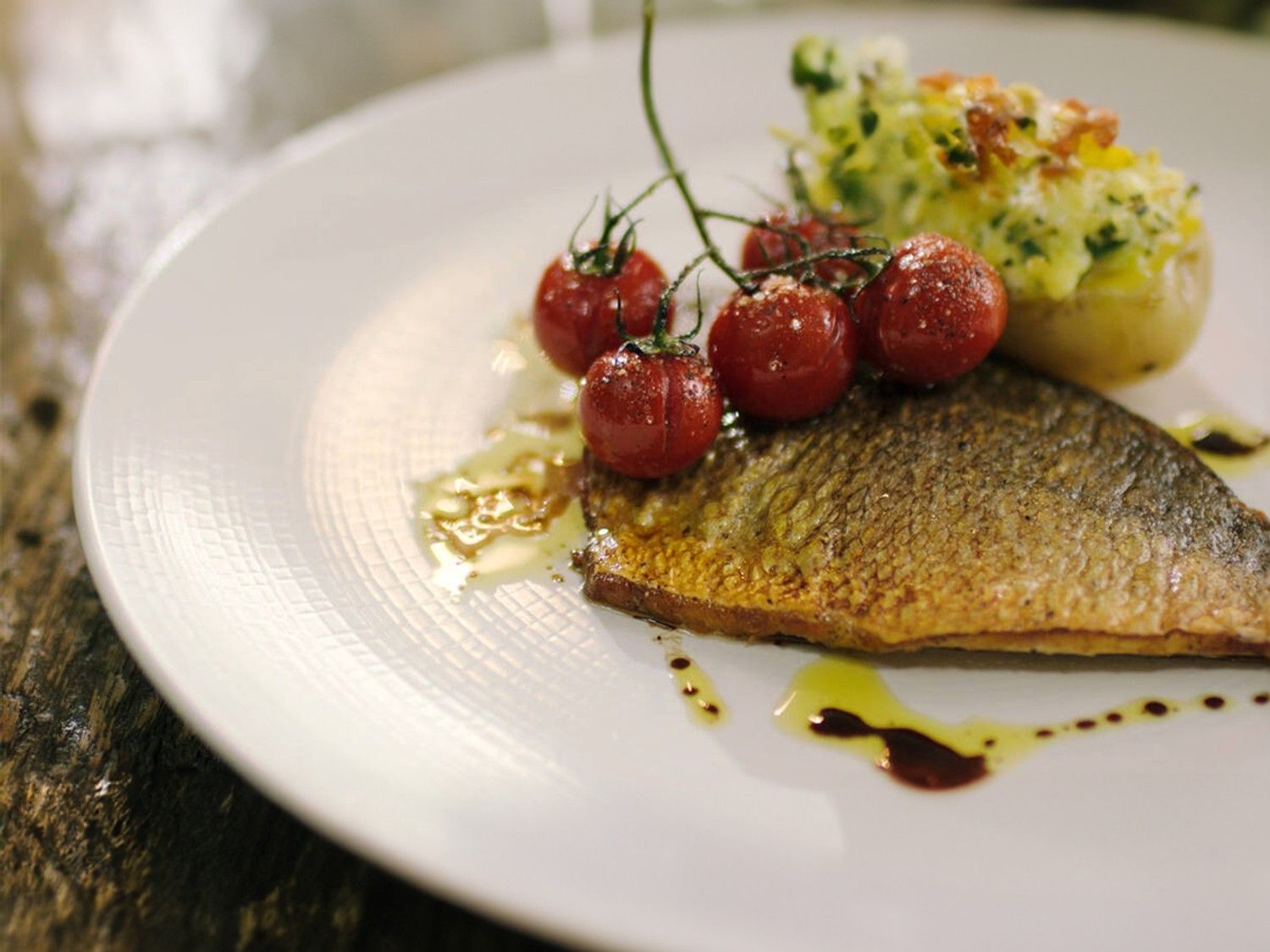 Dorade royale met een gevulde aardappel