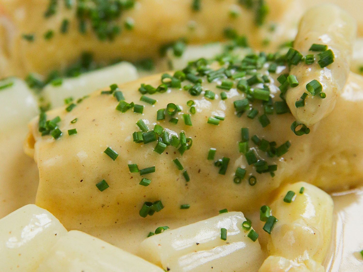 Cannelloni van zalm met ragout van asperges