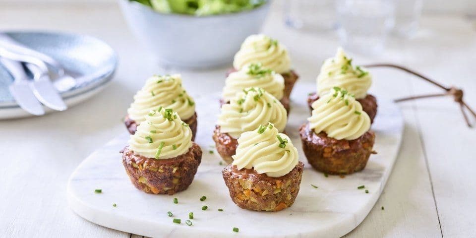 Mini-gehaktbroodjes met toefjes aardappelpuree