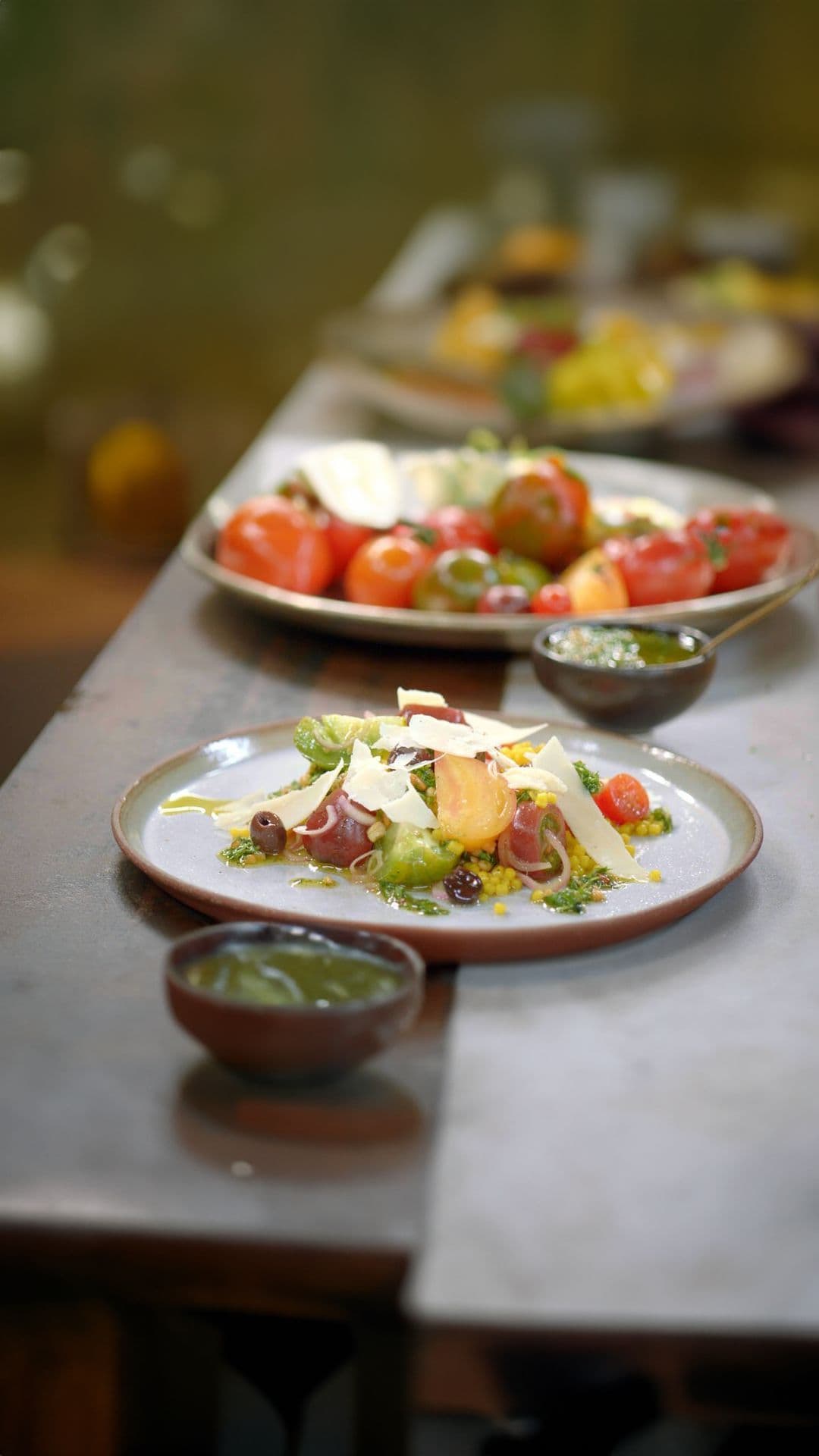 Tomatensla met couscous en kervelpesto