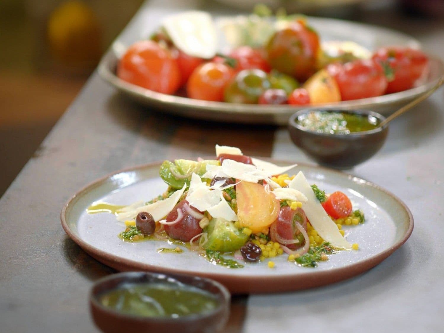Tomatensla met couscous en kervelpesto