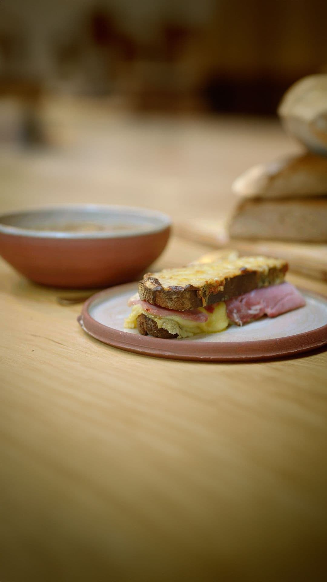 Uiensoep met croque monsieur