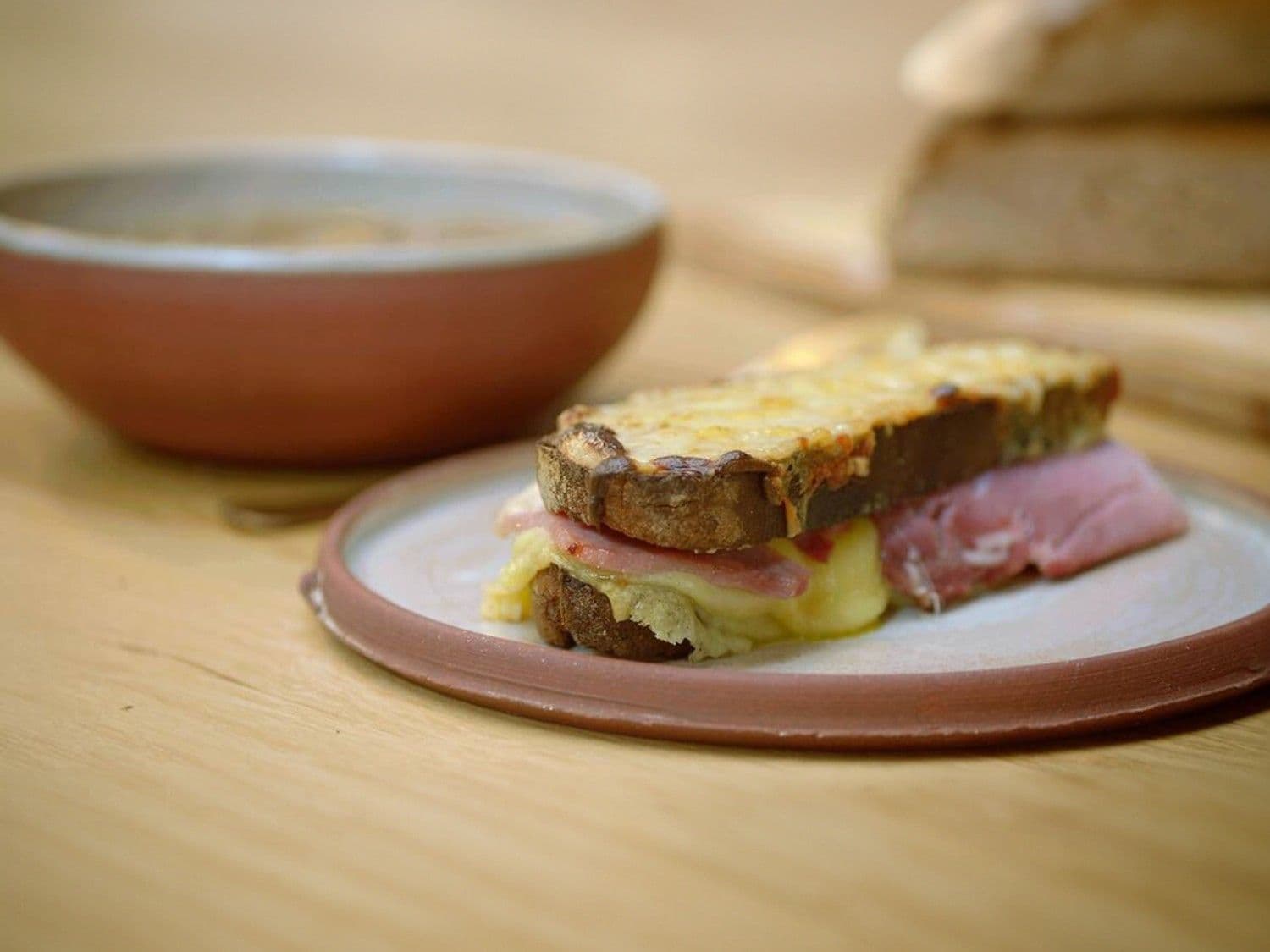 Uiensoep met croque monsieur