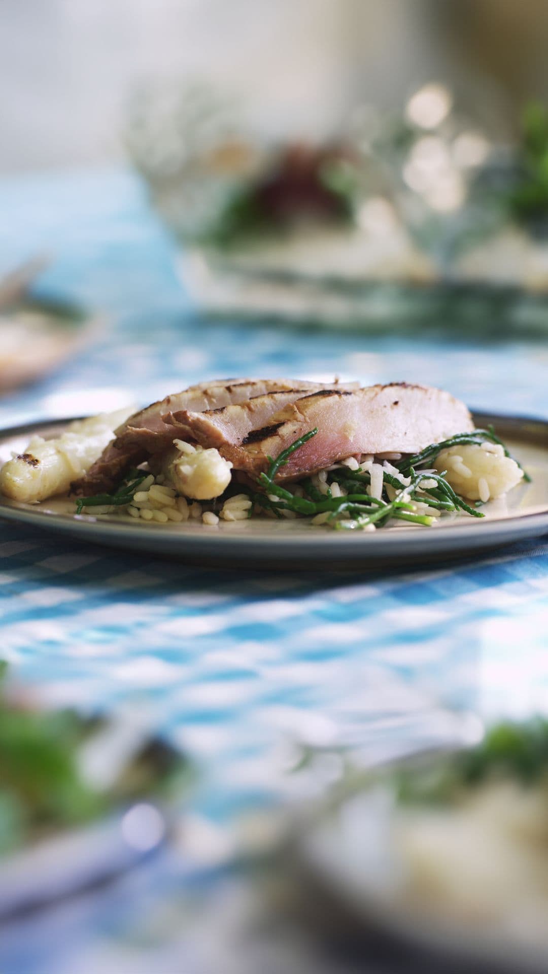 Gegrilde zwaardvis met een asperge-rijstsalade