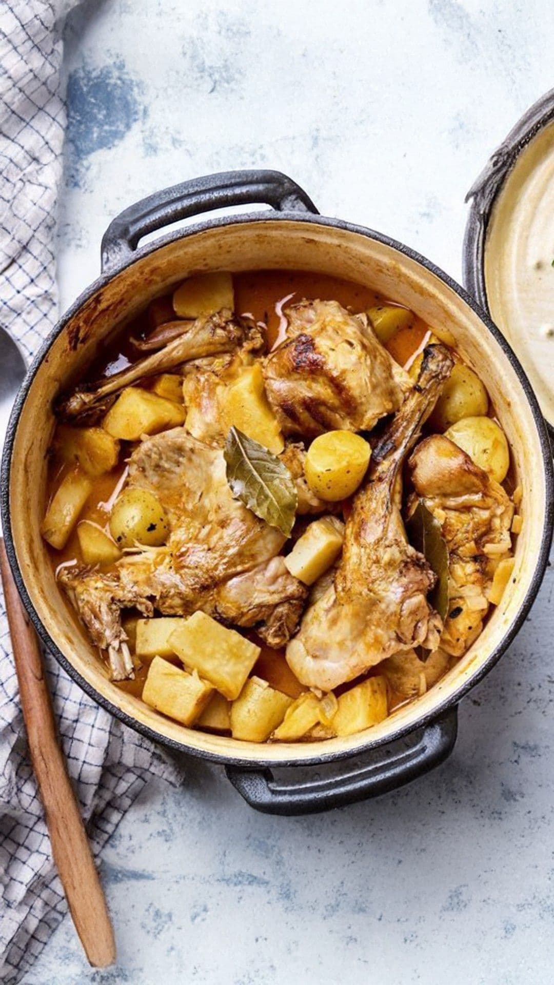Konijnenragout met knolselder, pastinaak en aardappel