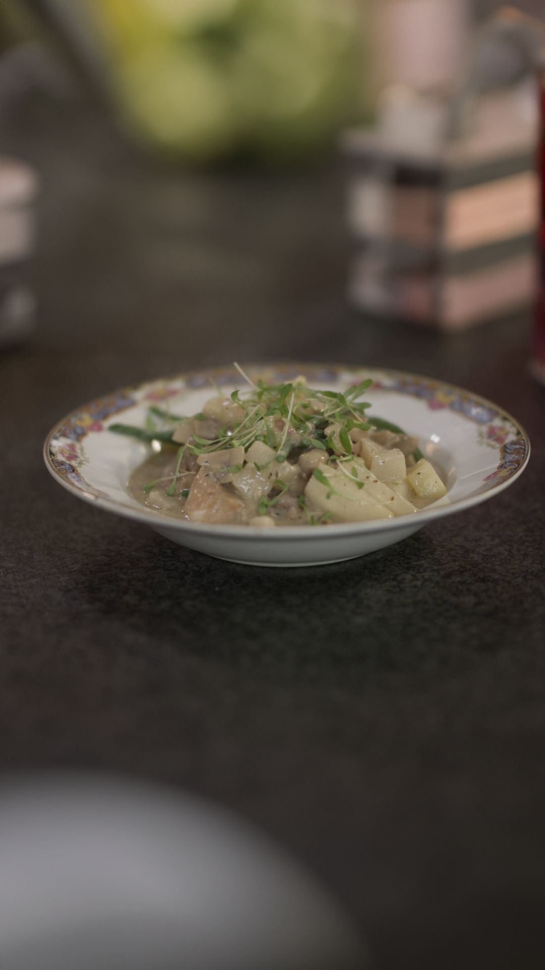 Fricassee van kip met lentegroentjes