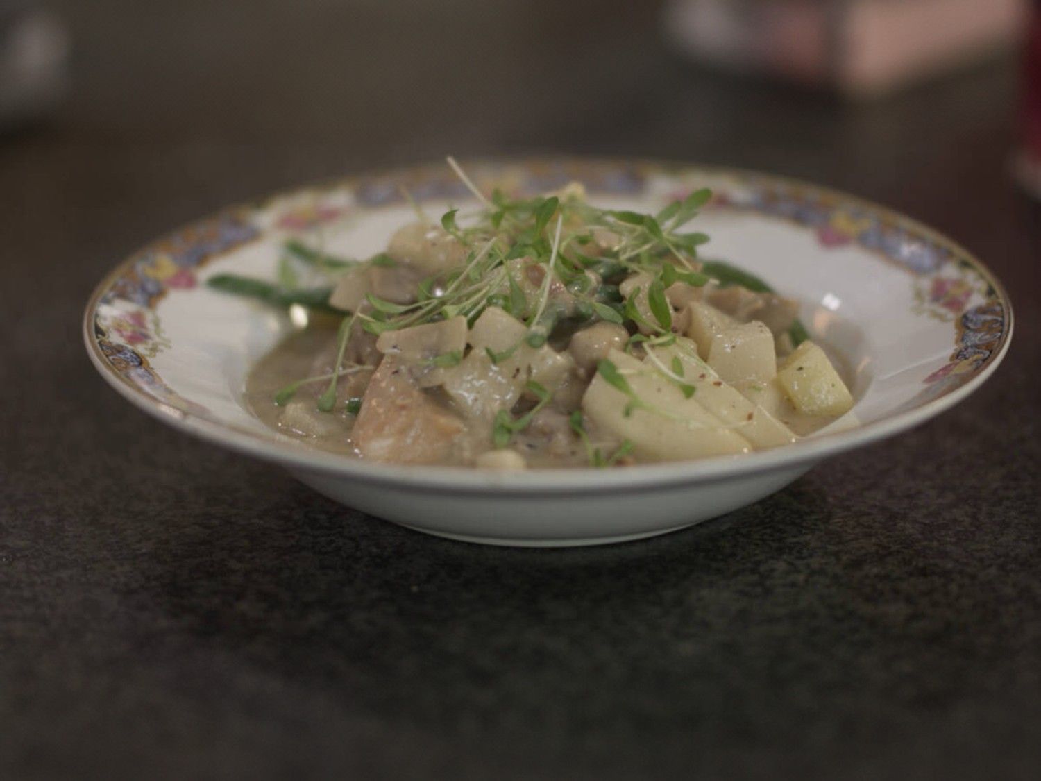 Fricassee van kip met lentegroentjes