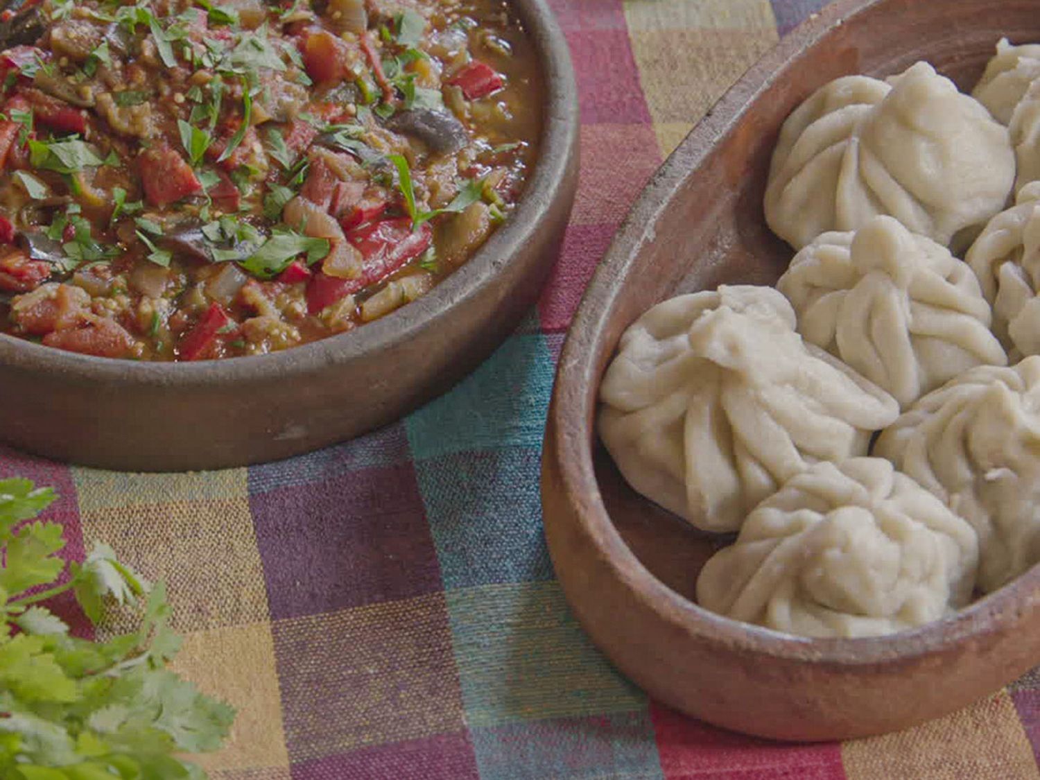 Groentestoofpot en hartige dumplings met rundergehakt