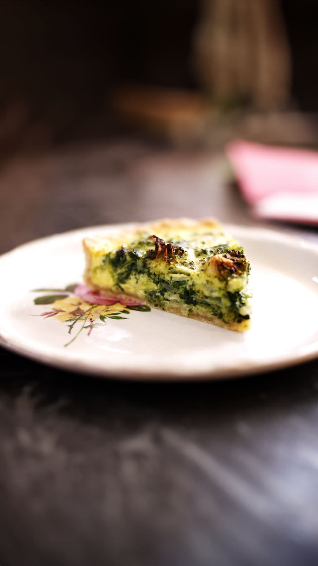 Vegetarische taart met broccoli