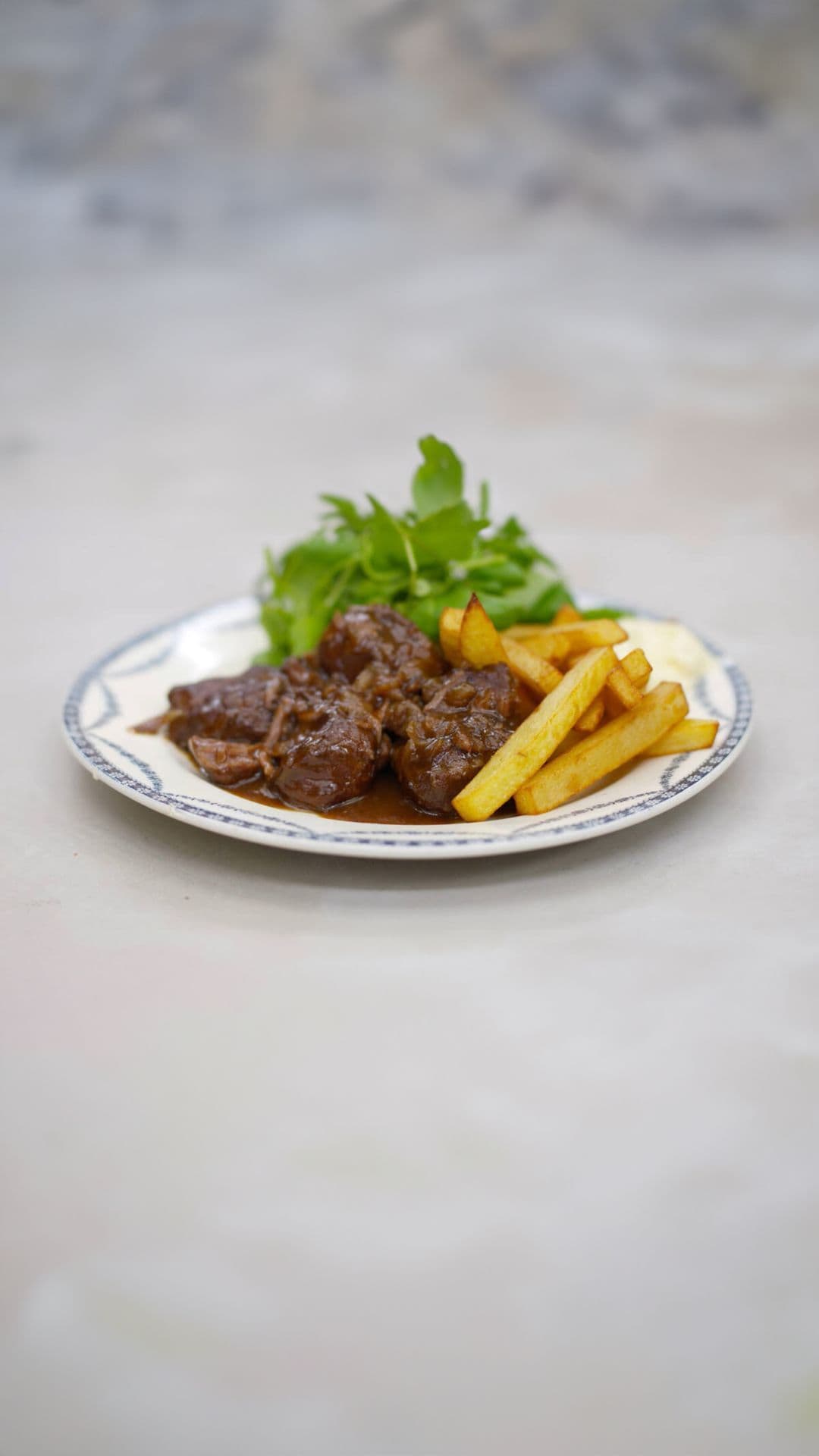 Varkenswangen met kriekbier en peperkoek