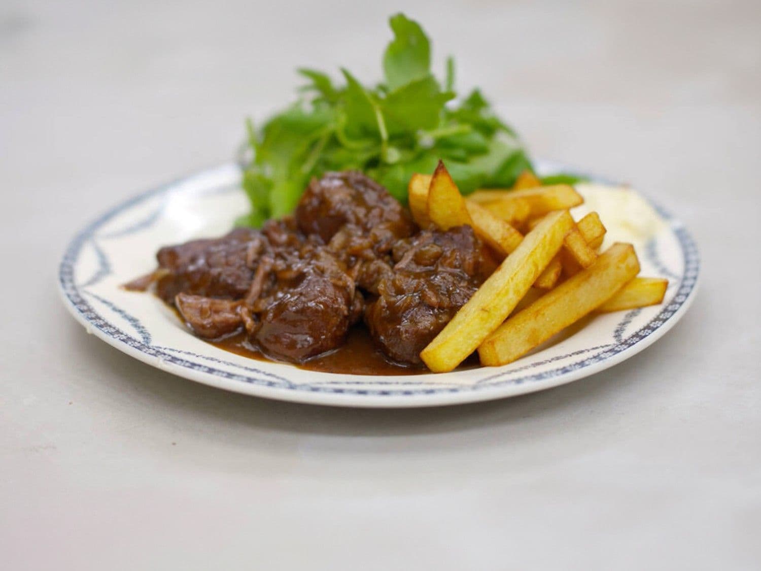 Varkenswangen met kriekbier en peperkoek