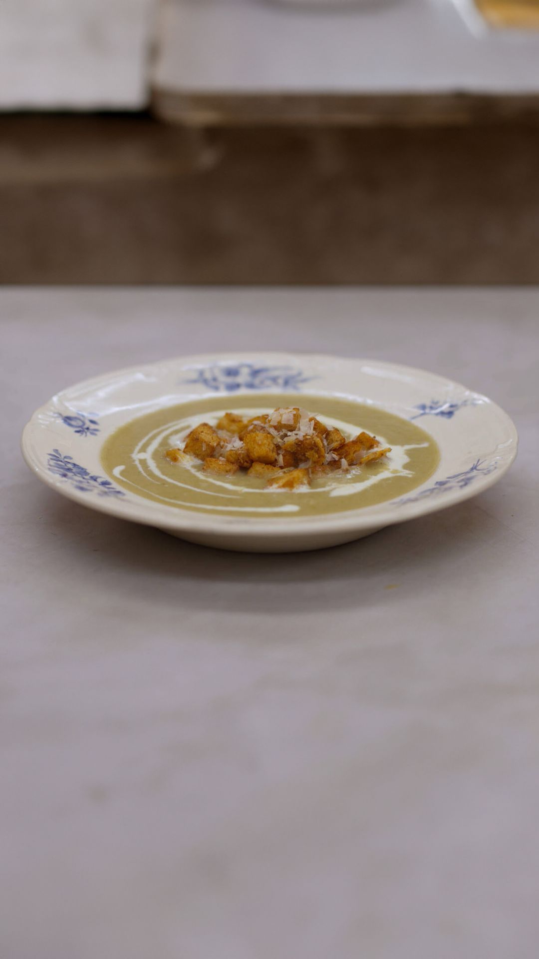 Preisoep met kaaskorstjes