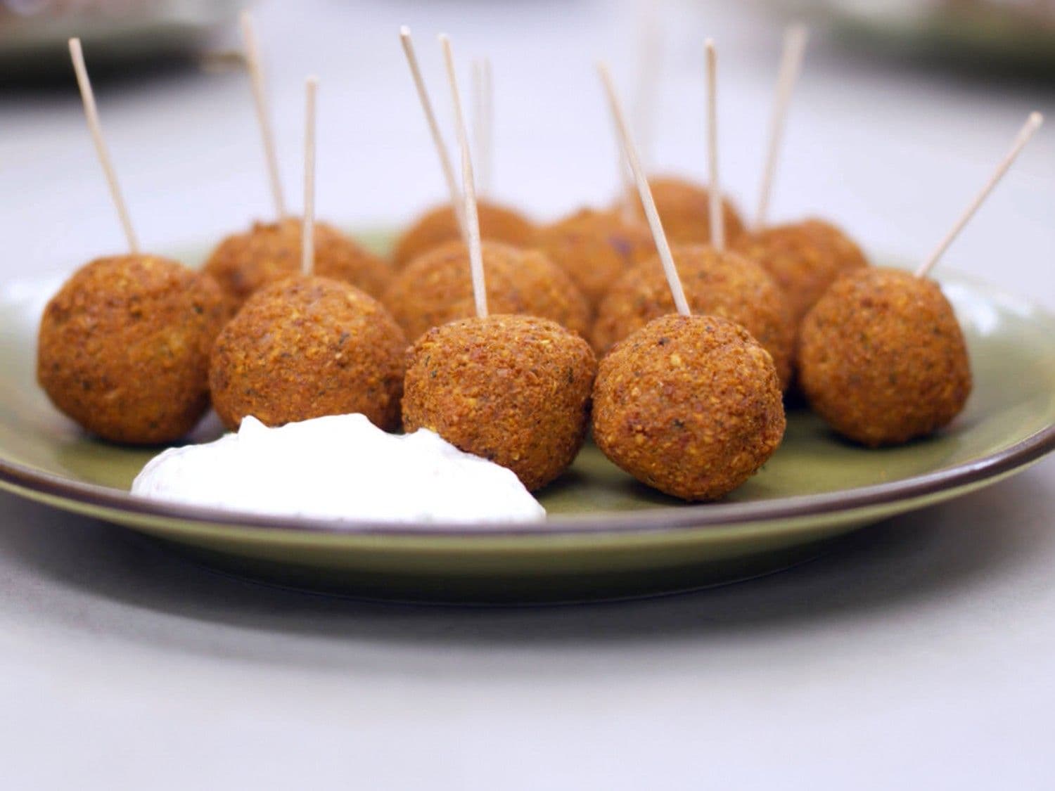 Falafels met een yoghurtdip