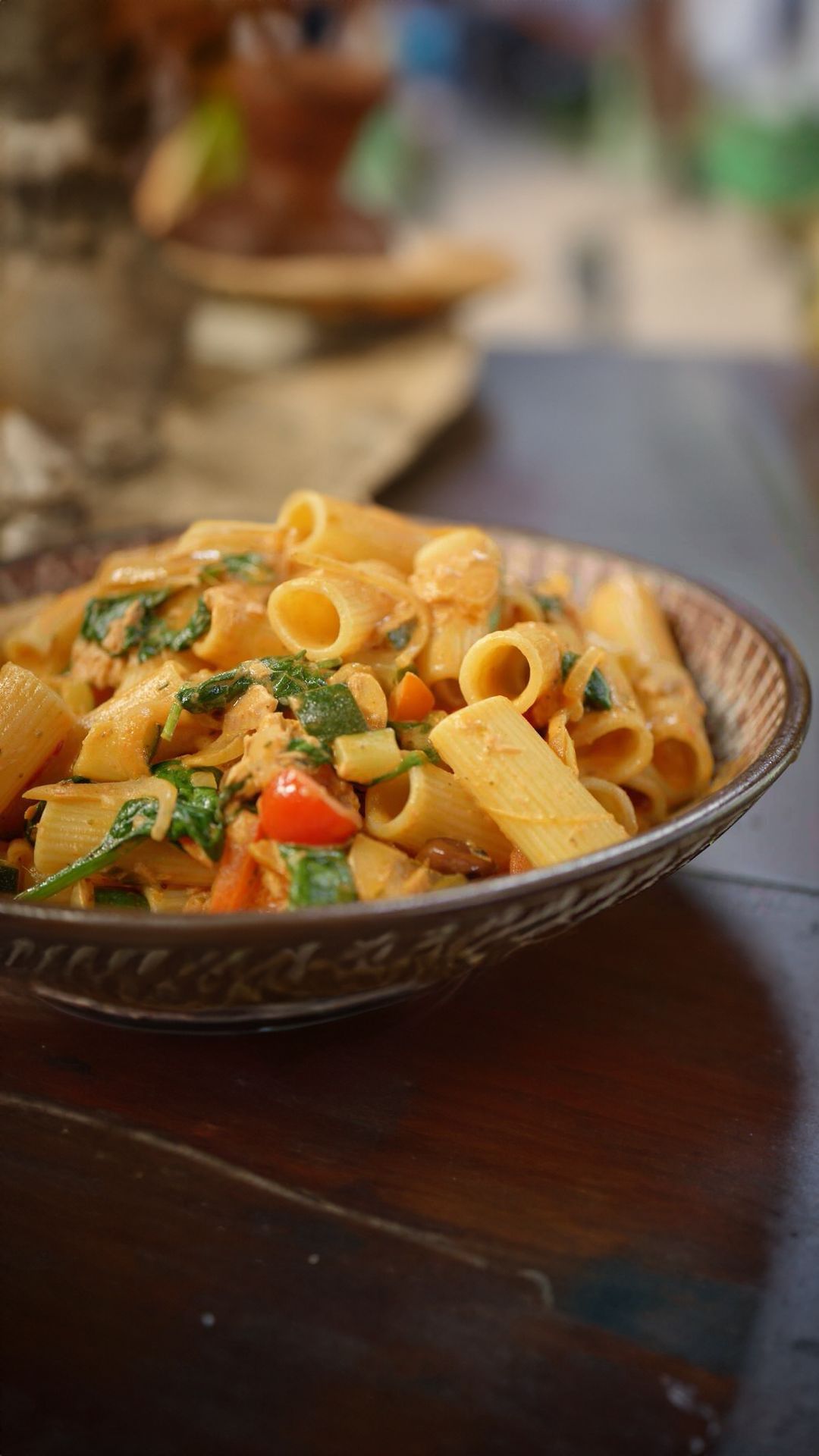 Pasta met champignons, tonijn, tomaat, paprika en mascarpone