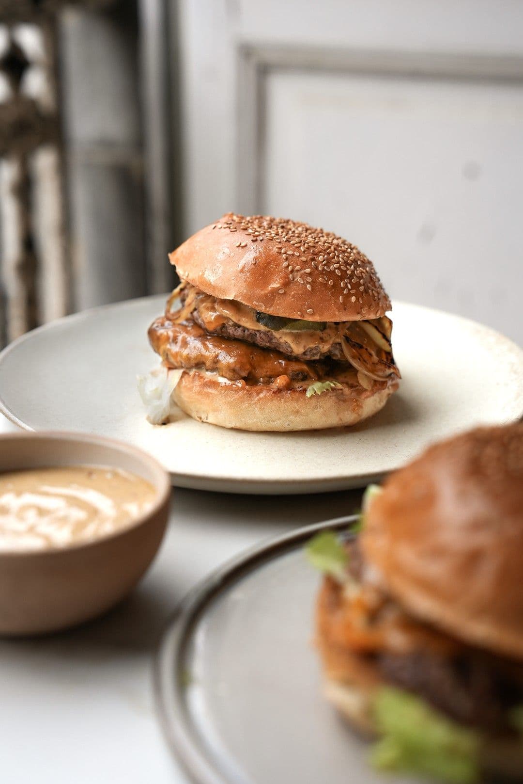Smashed cheeseburgers met baconnaise