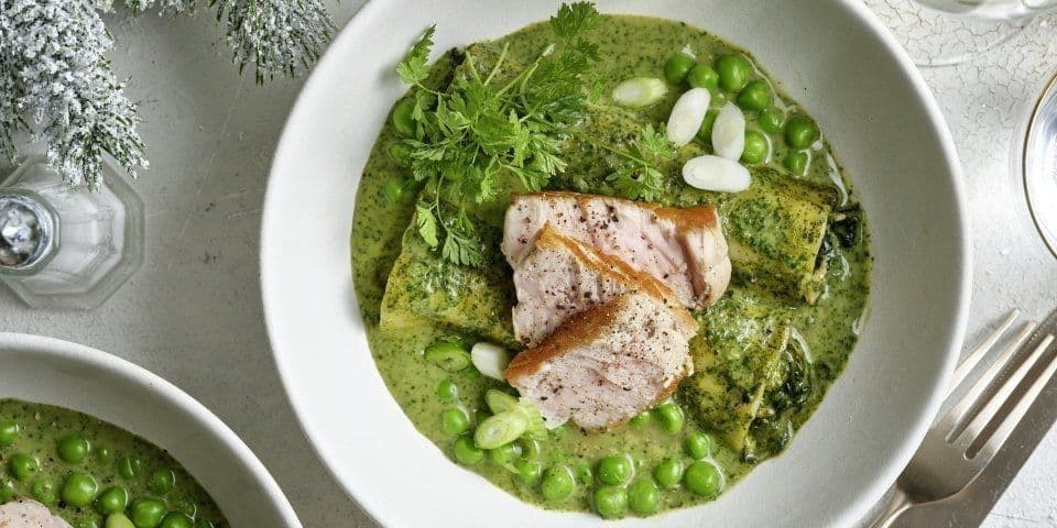 Gevulde cannelloni van spinazie, champignons en kaas in een kruidensausje met kalfsvlees