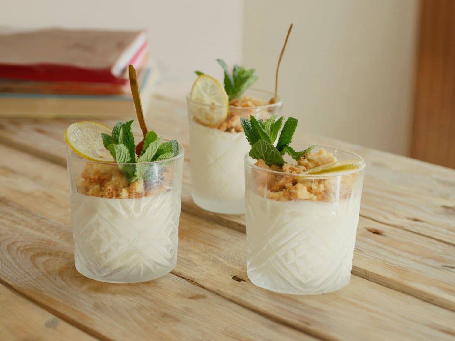 Caipirinha parfait met amandelkruimels