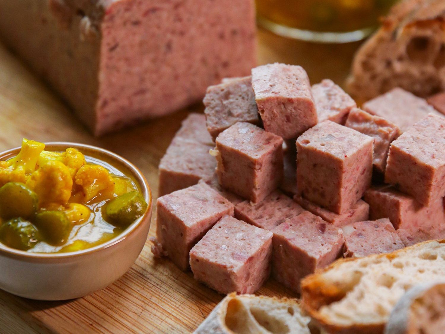Huisgemaakte kipkap en pickles