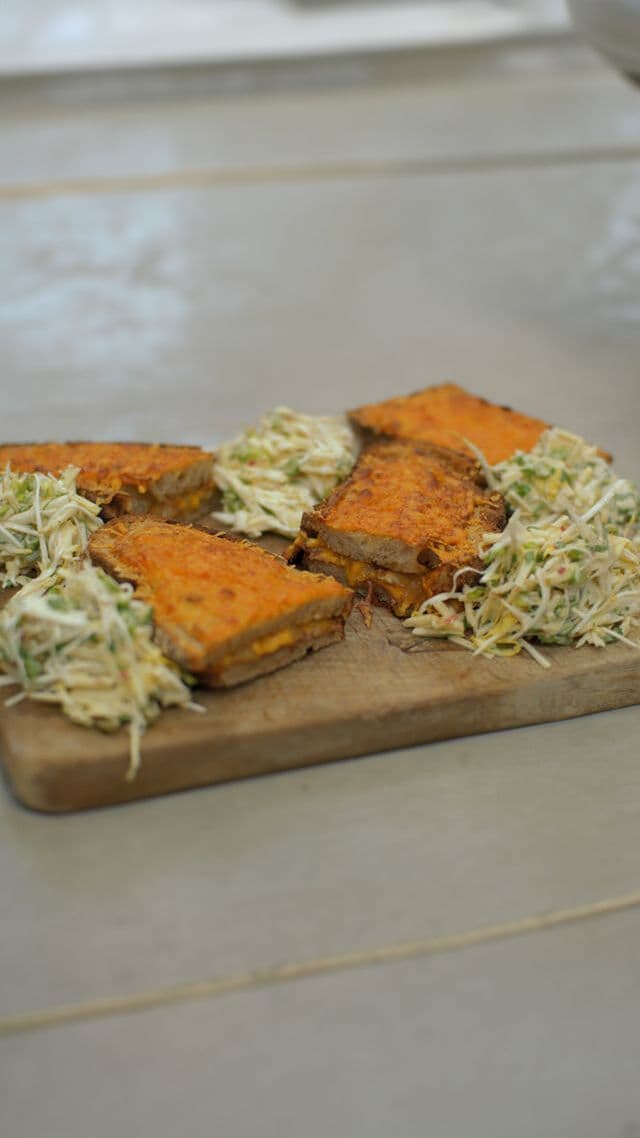 croque met vers brood, belgische witloof, droge ham en kaas