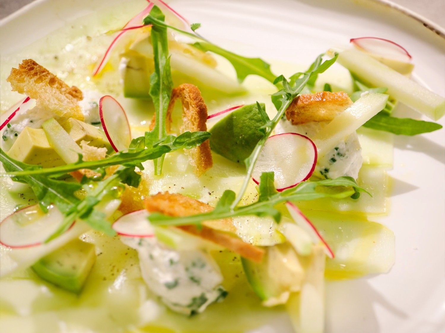 Carpaccio van komkommer met geitenkaas
