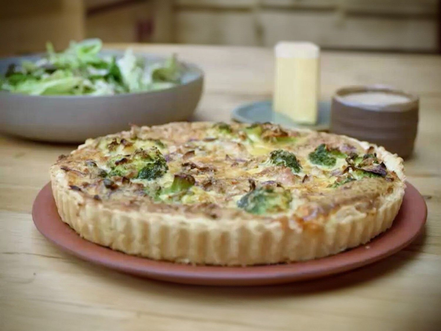 Quiche met broccoli, tonijn en rode ui