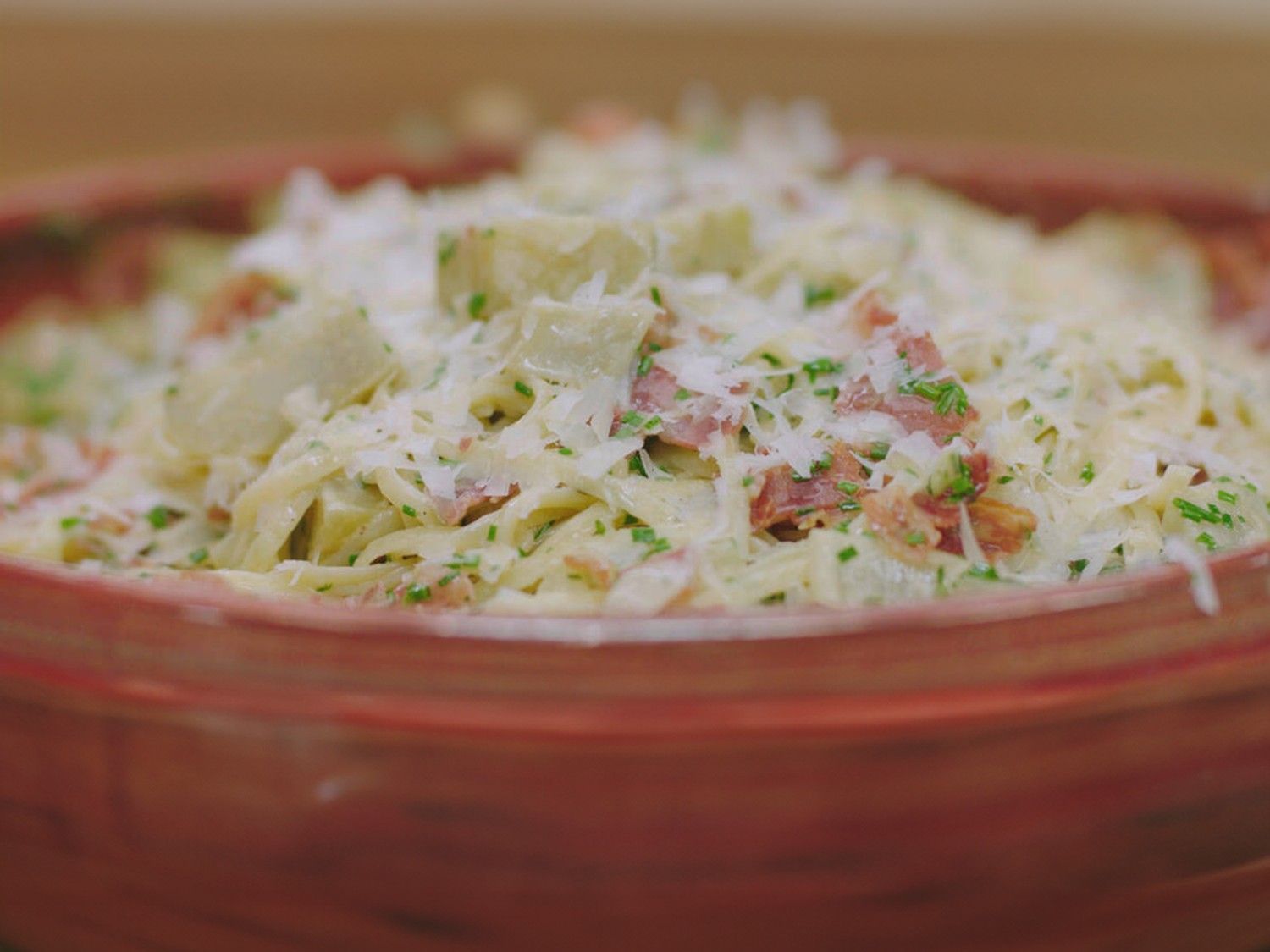 Linguine met artisjok, pancetta en parmezaanse kaas
