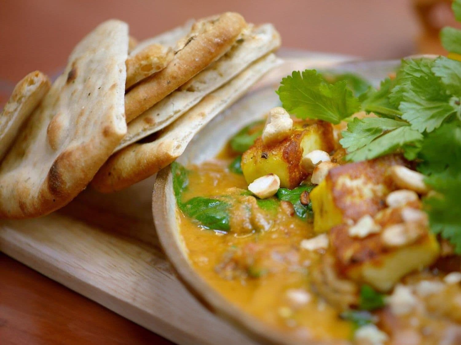 Dahl met zoete aardappel, rode linzen en Berloumi