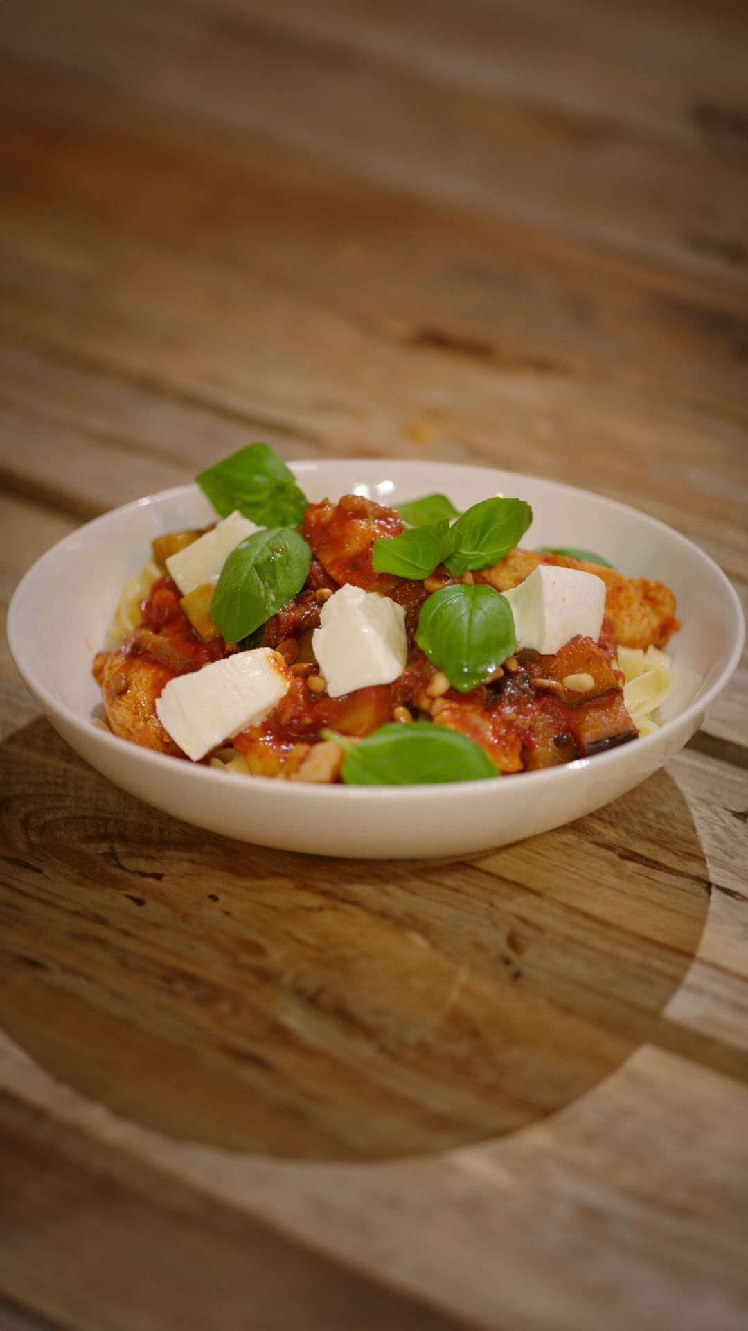 Tagliatelle met kip, courgette en buffelmozzarella