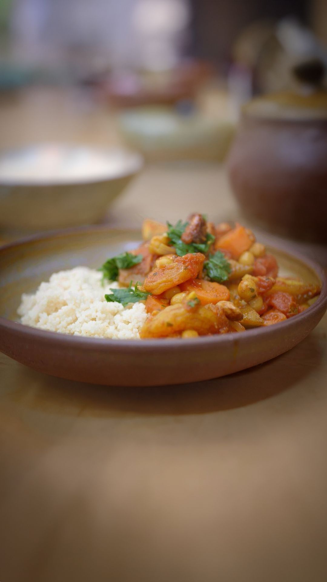 Tajine van aubergines, kikkererwten en abrikozen
