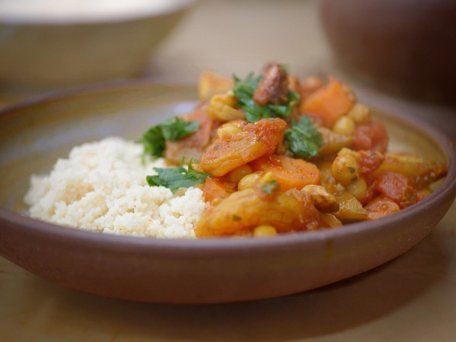 Tajine van aubergines, kikkererwten en abrikozen