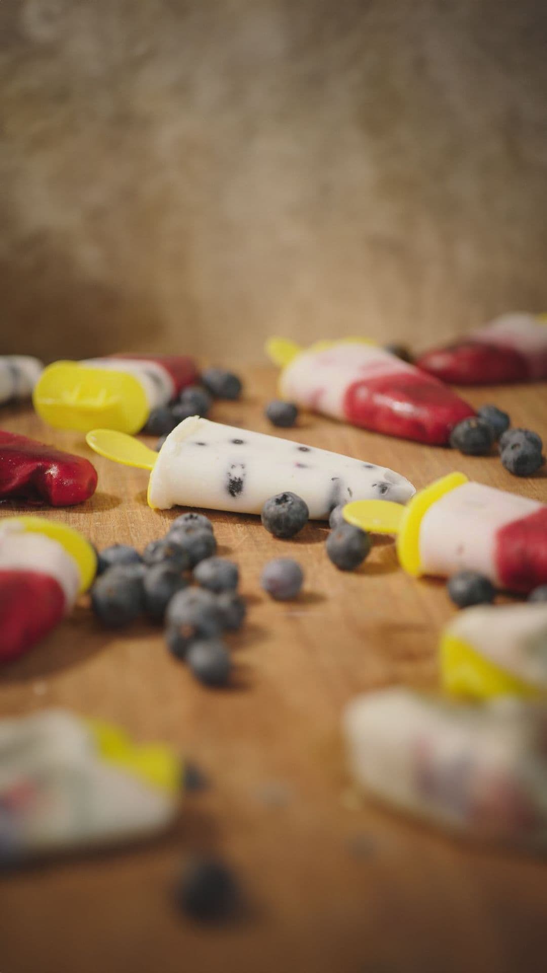 Frozen yoghurt frisco's met aardbeien en bosbessen