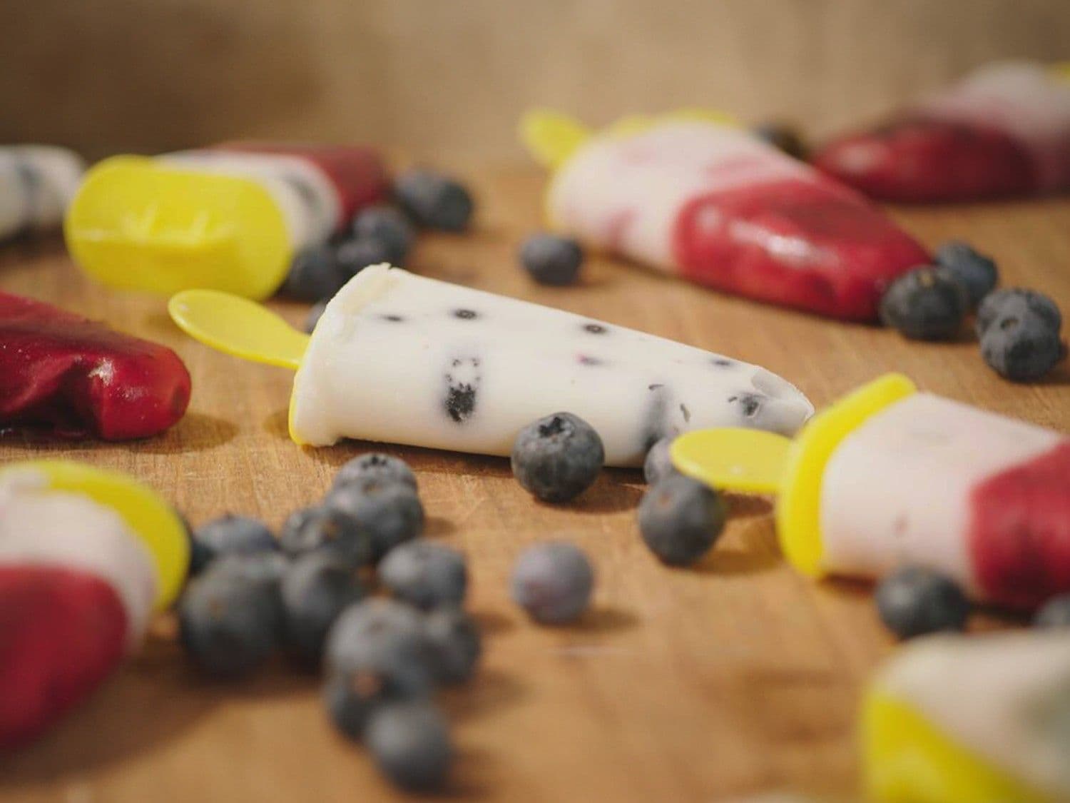 Frozen yoghurt frisco's met aardbeien en bosbessen