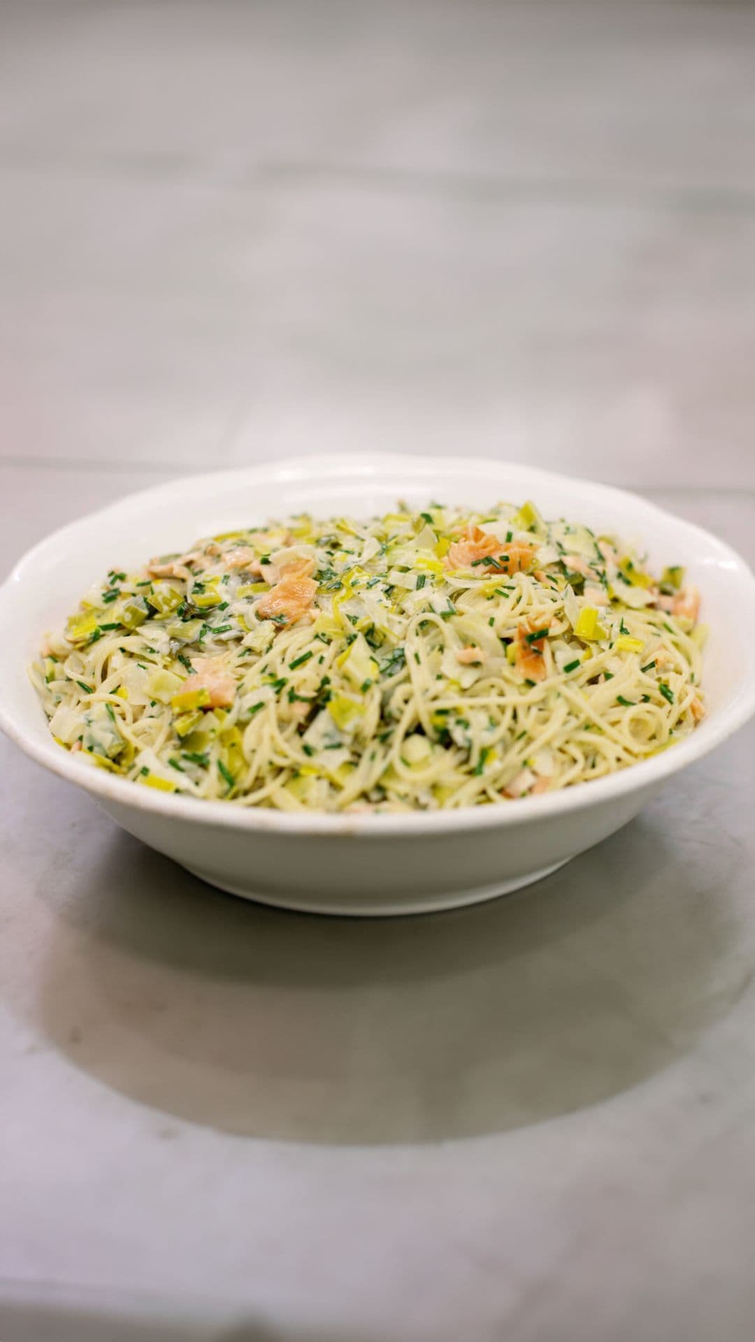 Romige spaghetti met kruidenkaas en gerookte zalm