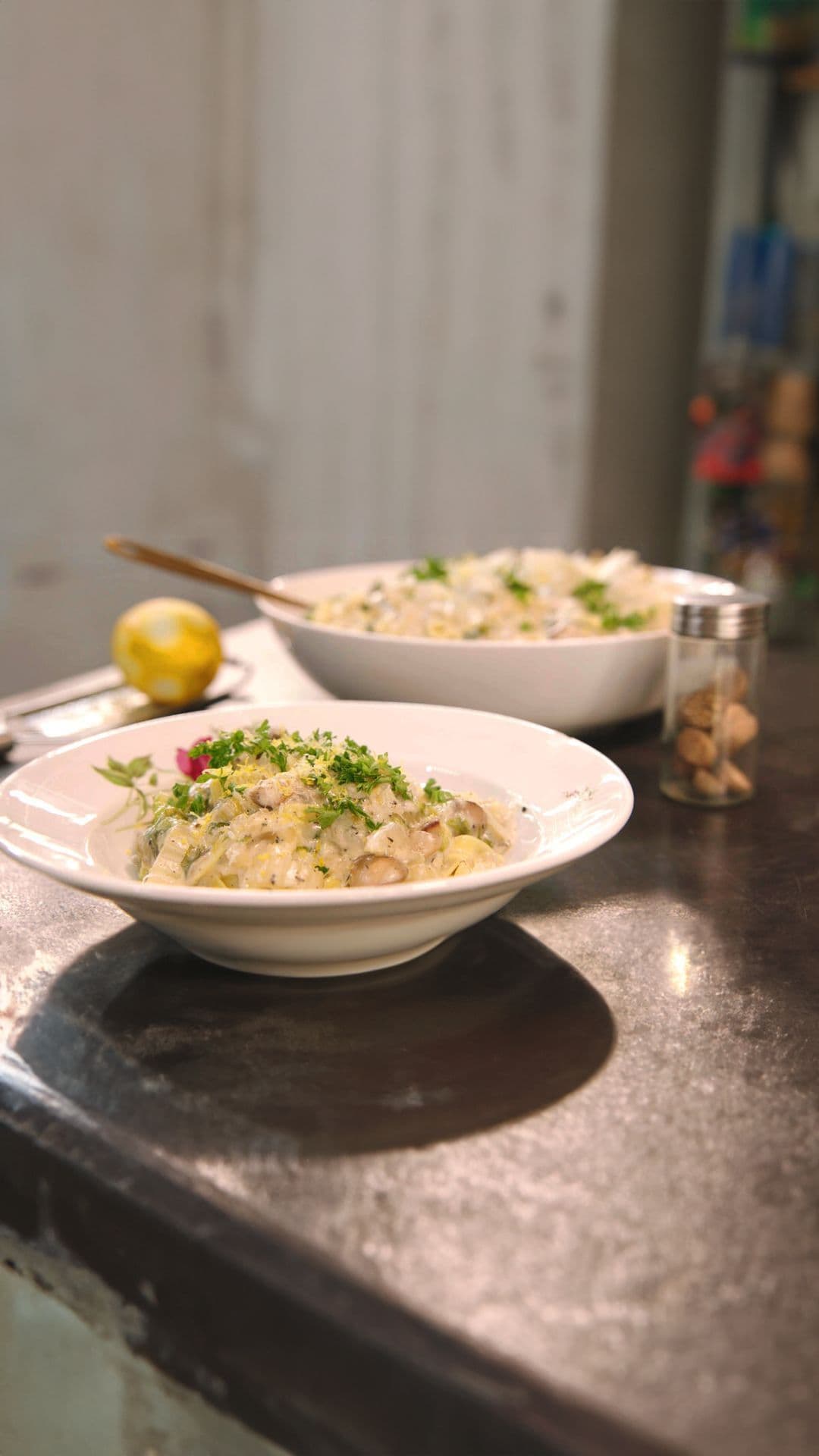 Pasta met champignons, selder, andijvie en truffelpasta