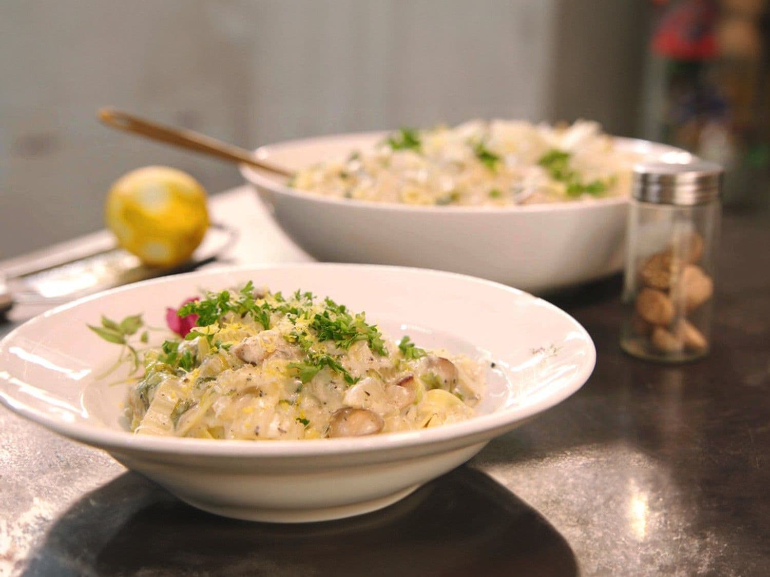 Pasta met champignons, selder, andijvie en truffelpasta