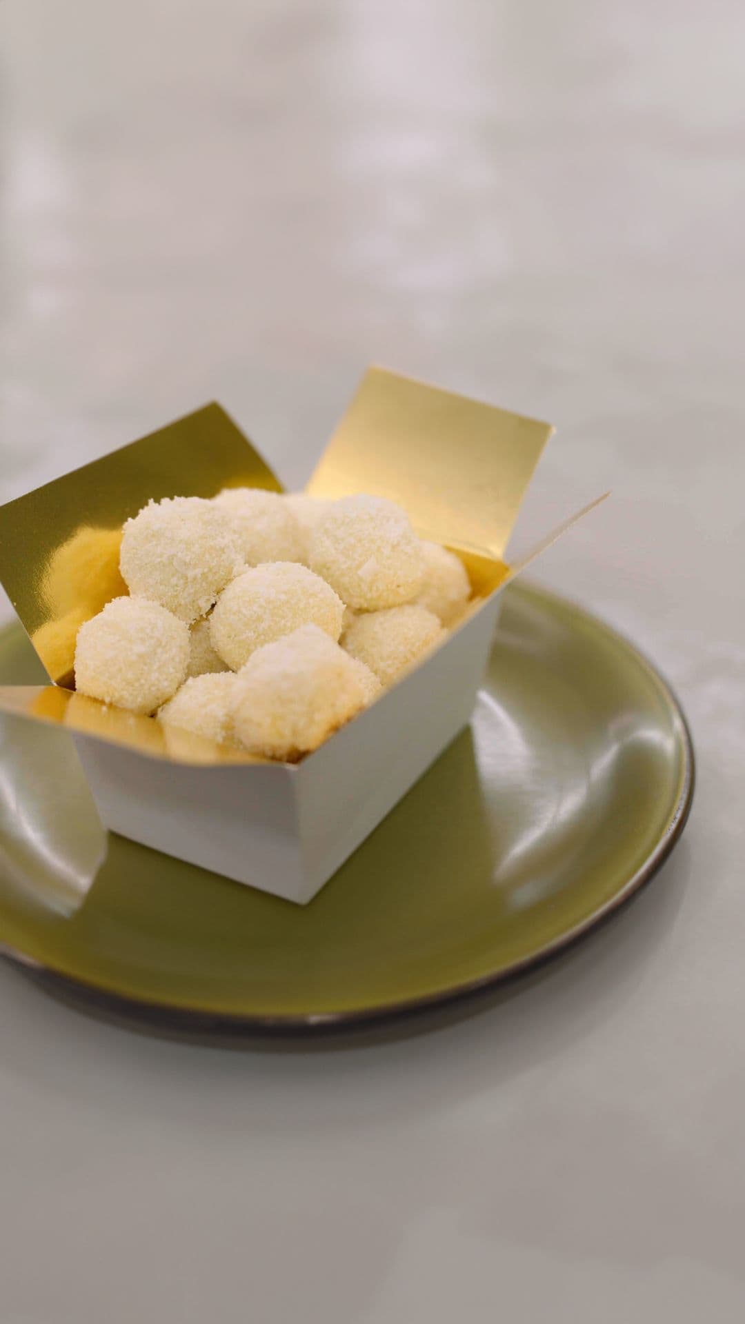 Witte chocoladetruffels met limoen en kokos