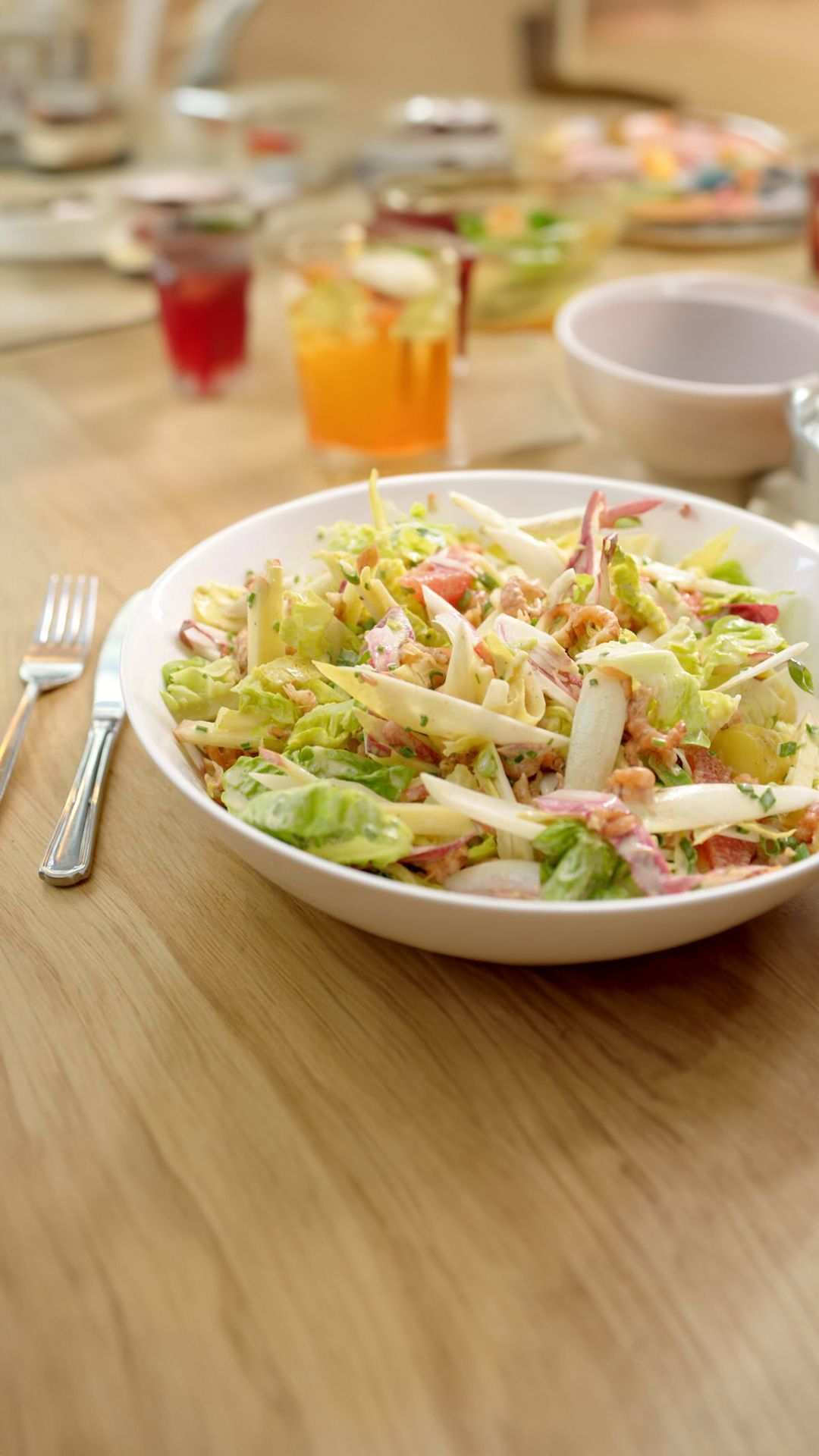 Witloofsalade met garnalen, pompelmoes en vinaigrette salée