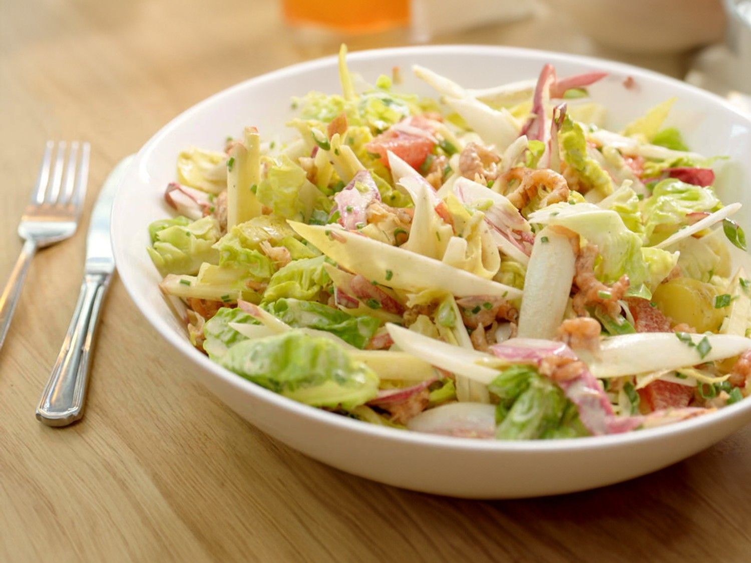 Witloofsalade met garnalen, pompelmoes en vinaigrette salée