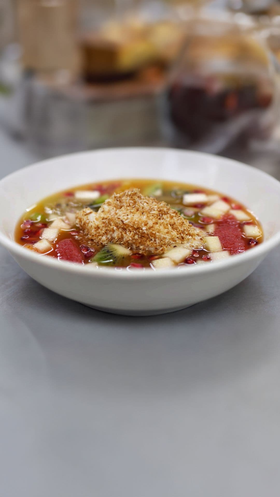 Gezonde fruitminestrone met citroensorbet