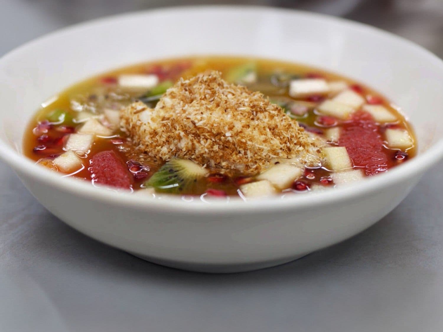 Gezonde fruitminestrone met citroensorbet