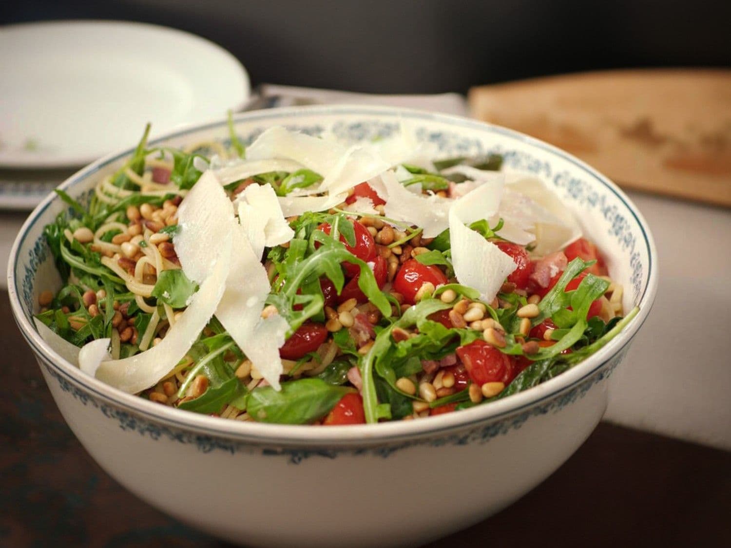 Pastaschotel met pancetta en trostomaatjes