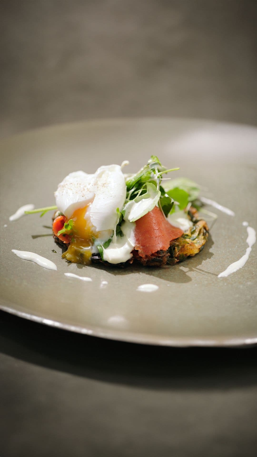 Spinazierösti met gerookte zalm