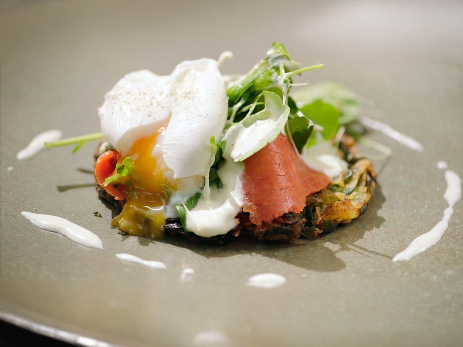 Spinazierösti met gerookte zalm