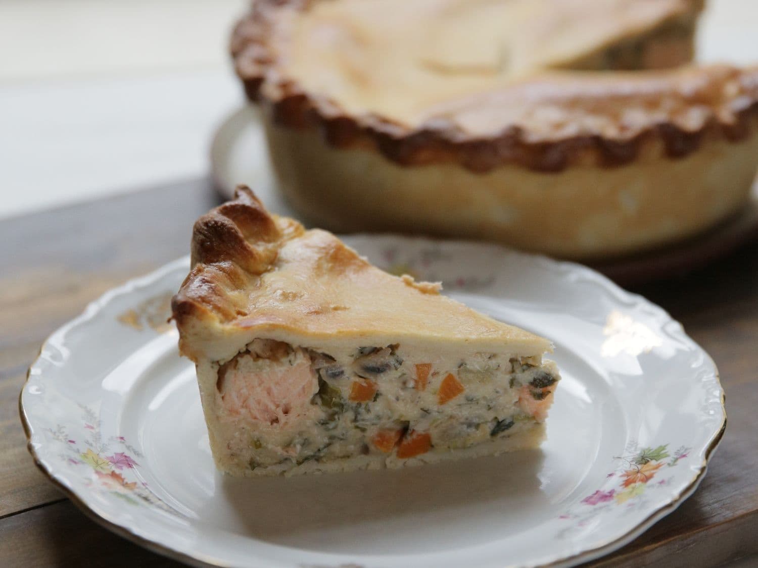 Fish pie met zalm, champignons en kaassaus