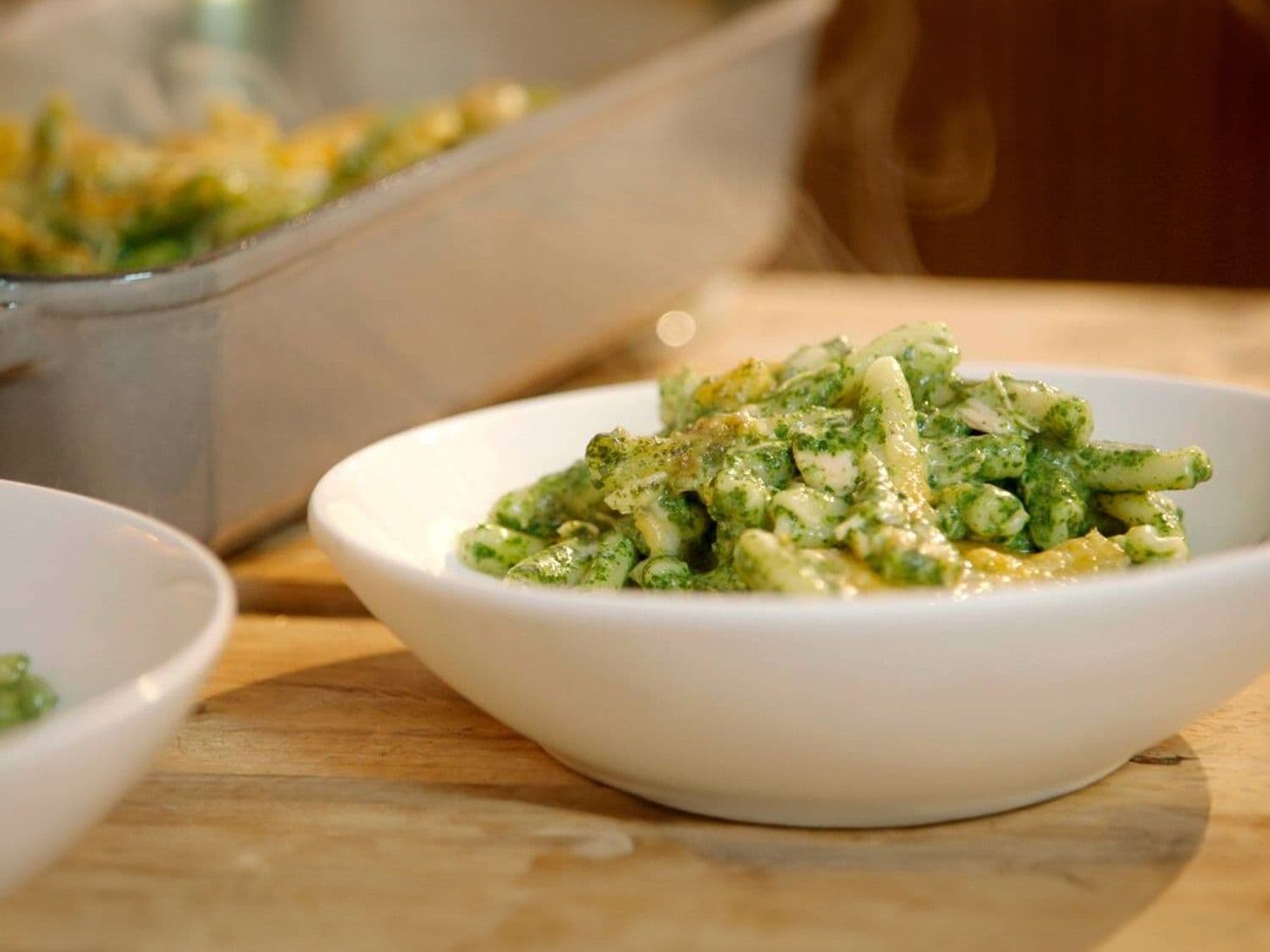 Macaroni met zalm, spinazie en kaassaus
