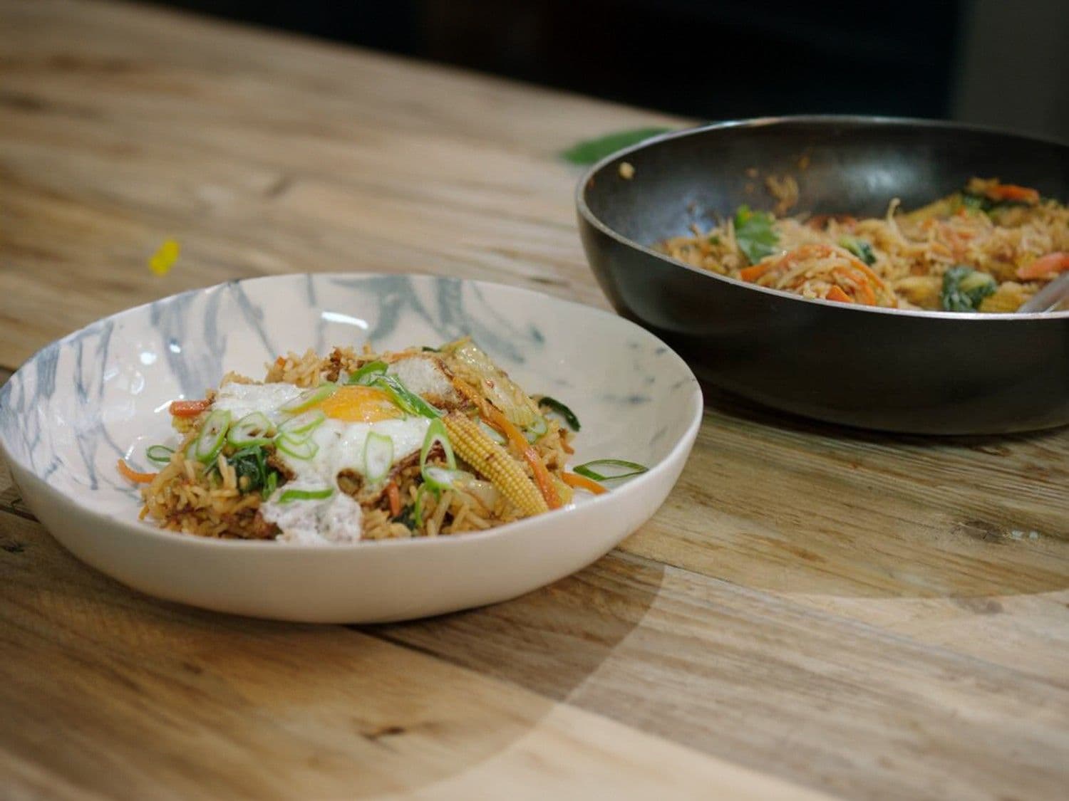 Vegetarische nasi goreng met spiegelei