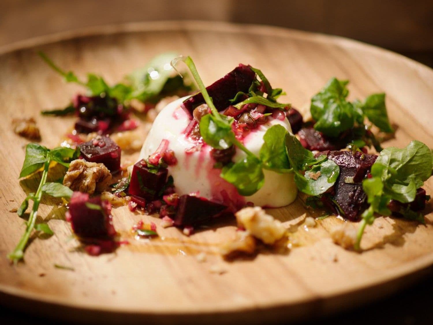Panna cotta van geitenkaas met salade van rode biet en waterkers