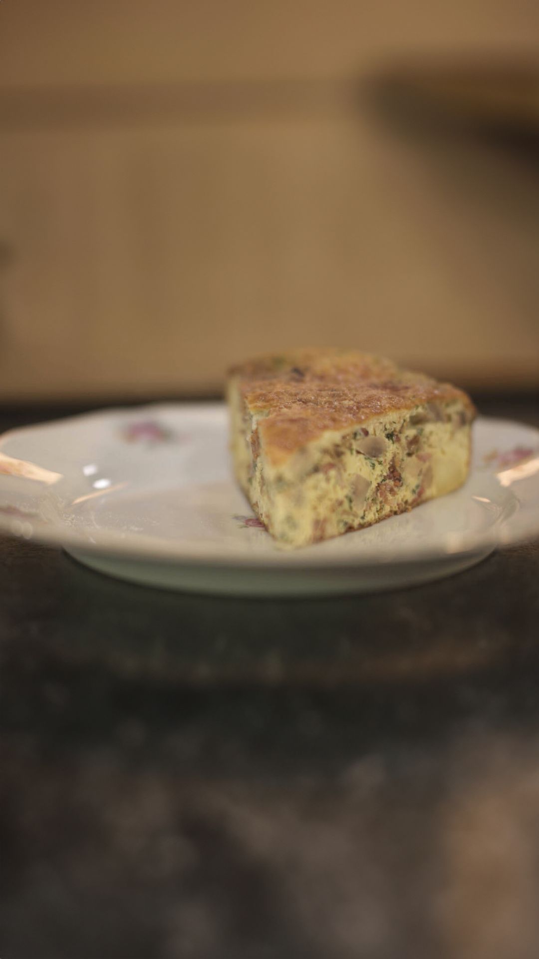 Omelet met spekjes, champignons en kaas