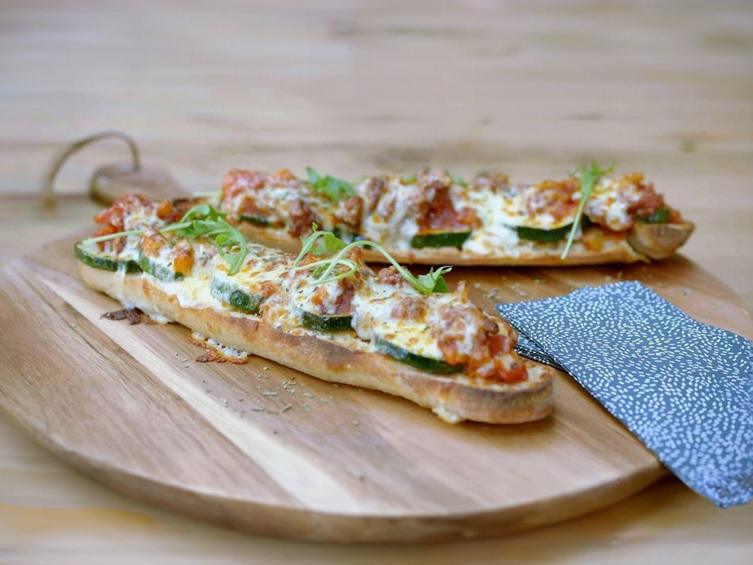 Pizza baguette Bolognese