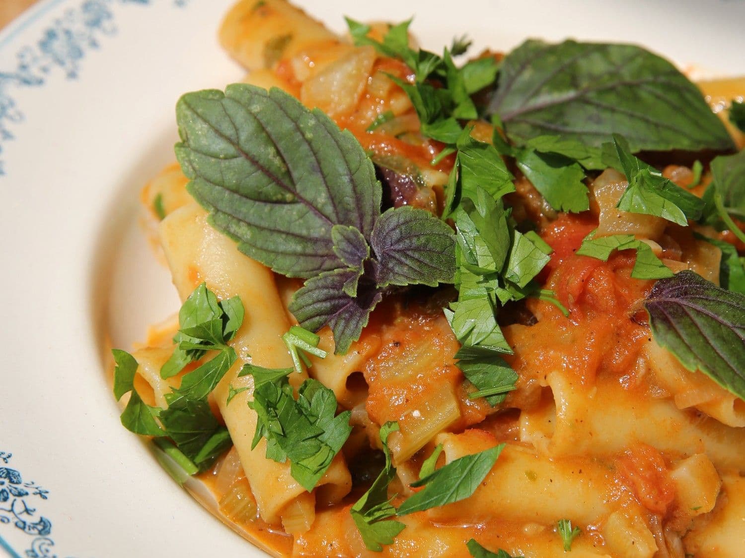 Penne met venkel, tomaat, kappertjes en ansjovis